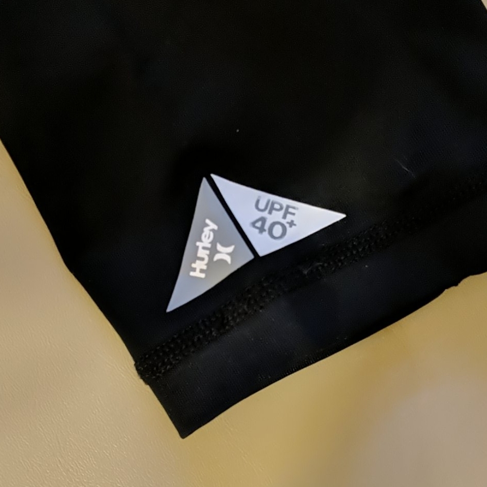 Hurley Rashguard - Picture 3 of 4